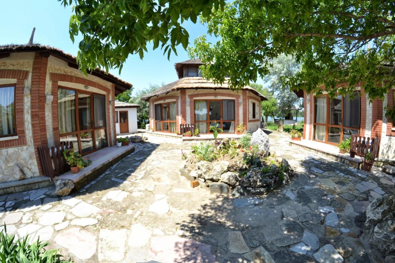 Hotel Complex Amazon Neptun Esterno foto